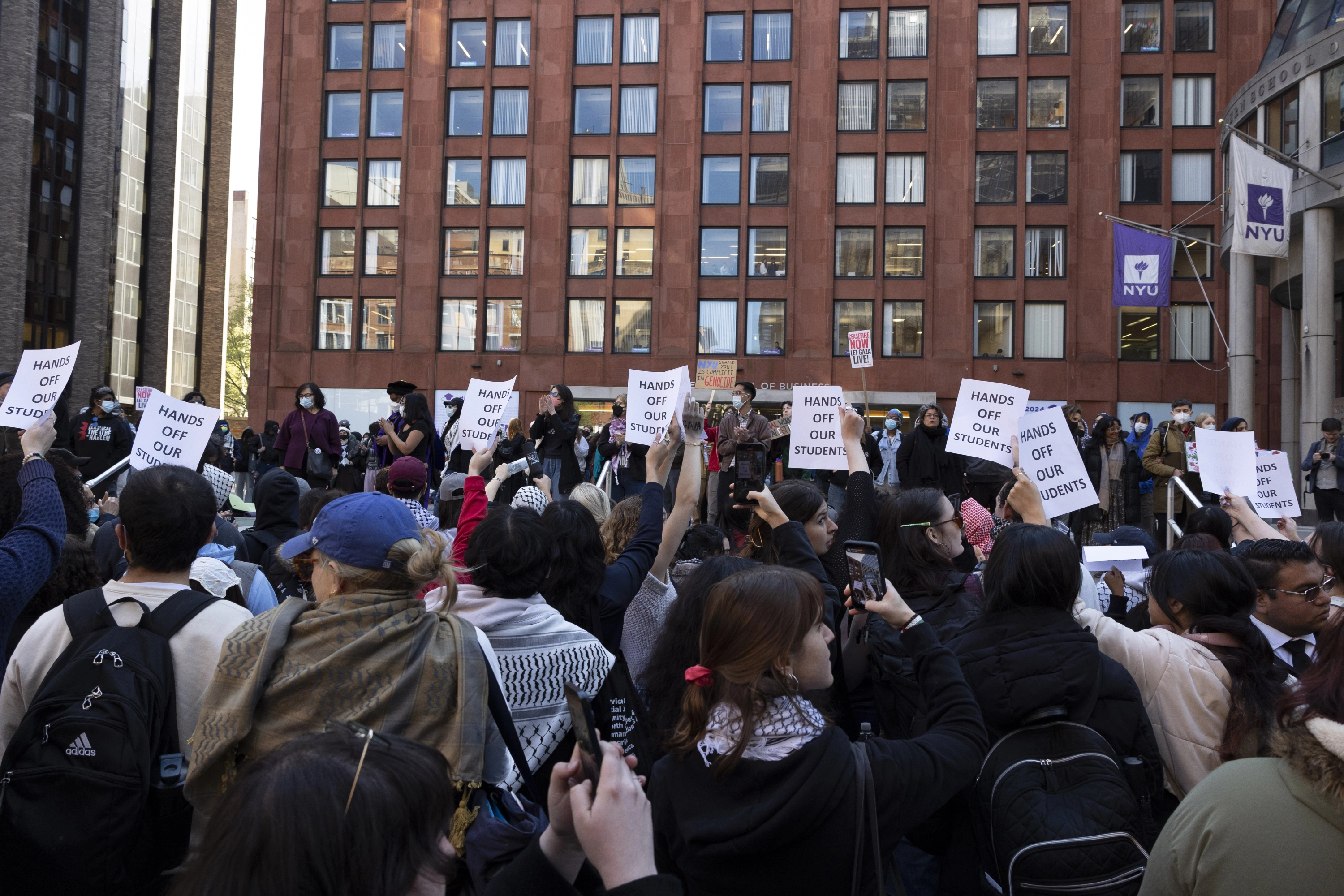 La represion a las protestas aupa el movimiento estudiantil propalestino en EEUU : Internacional de